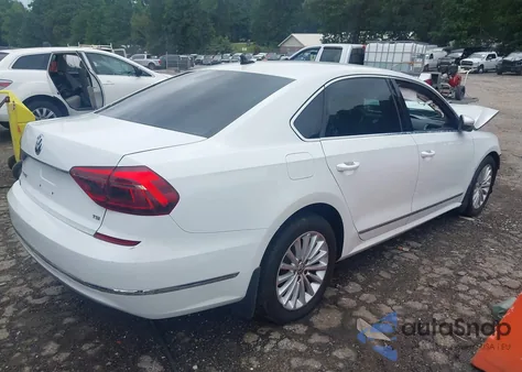 2017 Volkswagen Passat 1.8T Se z USA, uszkodzony, nr VIN 1VWBT7A34HC024777